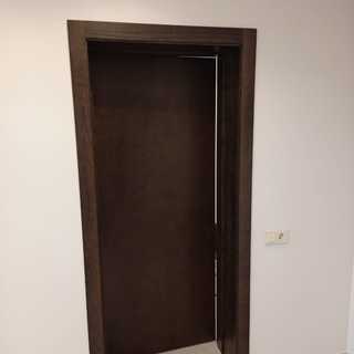 Гладкая шпонированная дверь по чертежам застройщика