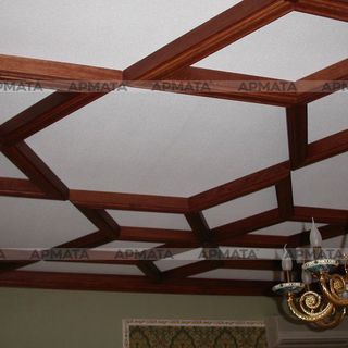 Оформление потолка декоративными деревянными балками