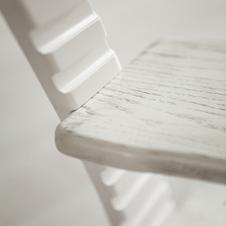 Вариант отделки стула: брашировка и серебристая патина