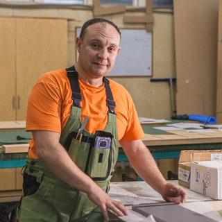 Александр. Столяр, замерщик, установщик. Ваша мебель в надежных руках.