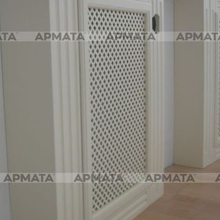 Экран защитный на радиатор. Массив дуба, МДФ. Покрытие - матовая эмаль.