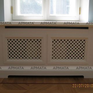 Белые радиаторные решетки с подоконниками. Белая эмаль.