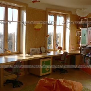 Письменный стол-подоконник для двоих детей. Шпон клена.