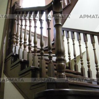 Ступени, балясины, заходные и опорные столбы из массива ясеня